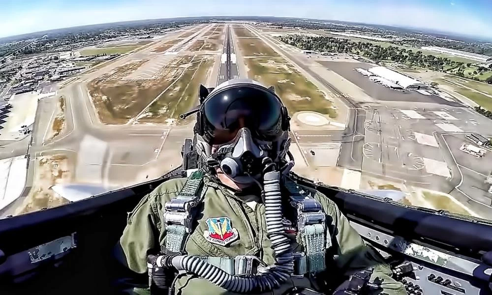 Εντυπωσιακό βίντεο μέσα από το cockpit ενός F-15
